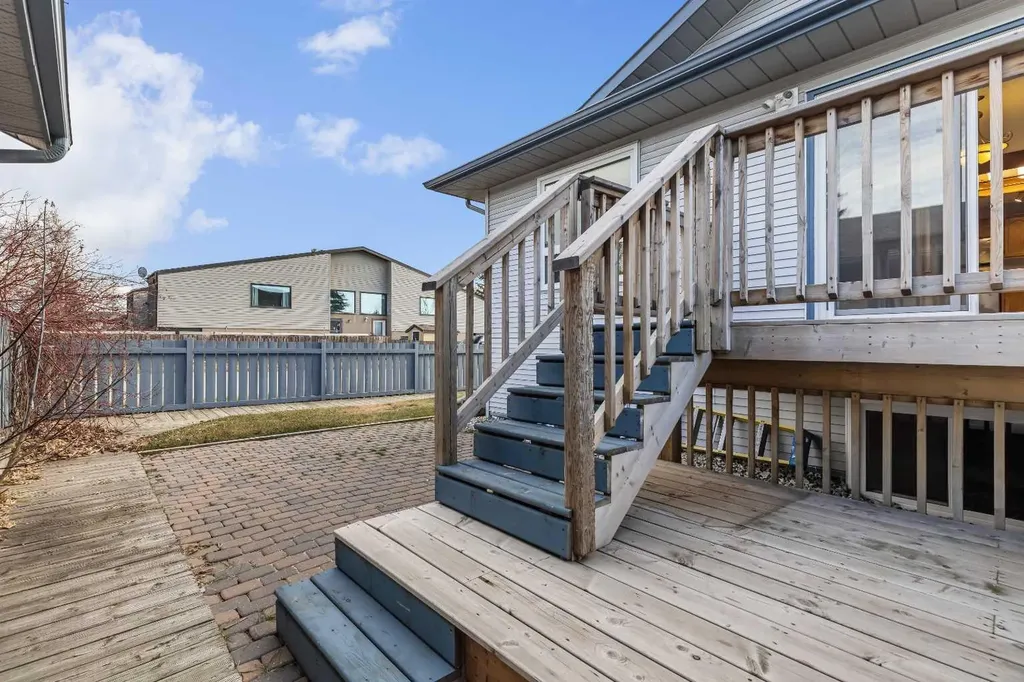 532 First Street Street E Cochrane AB T4C 1C5