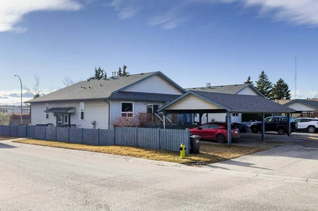 532 First Street Street E Cochrane AB T4C 1C5