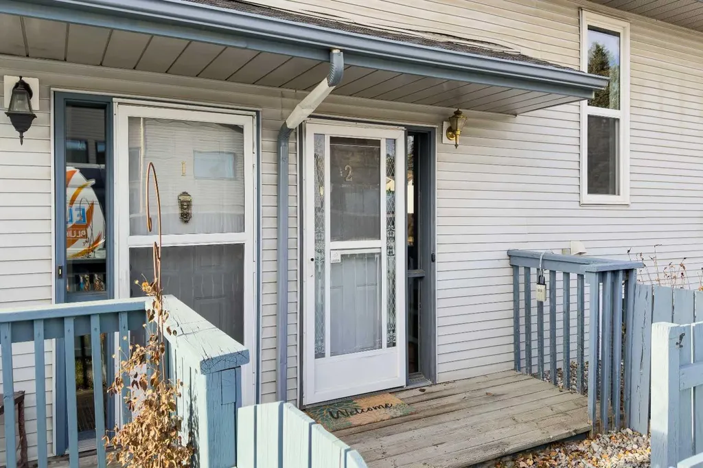 532 First Street Street E Cochrane AB T4C 1C5