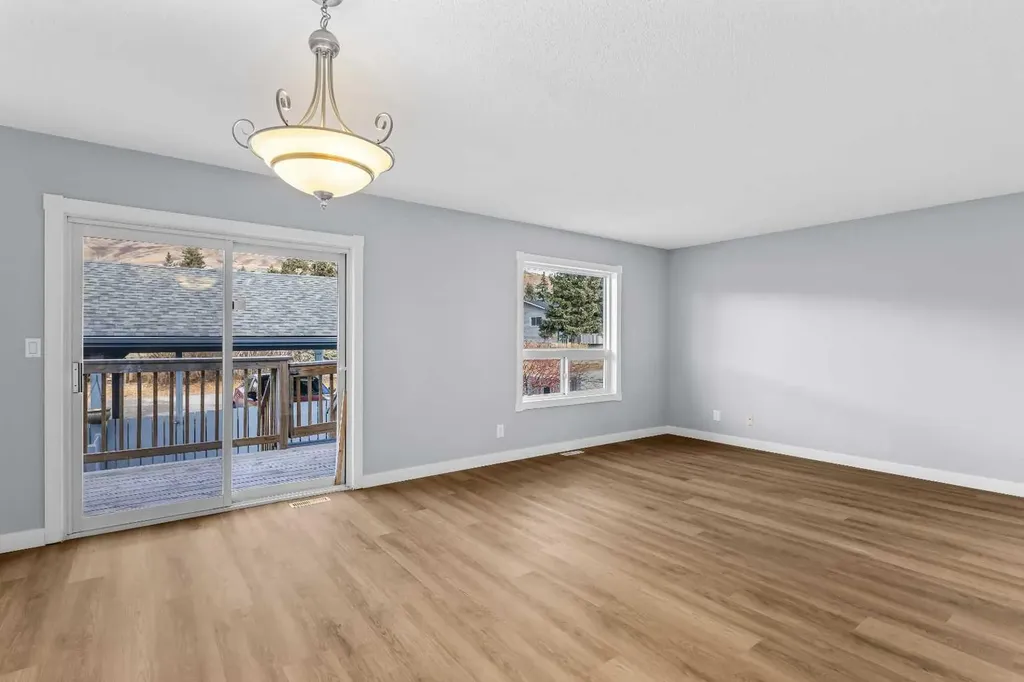 532 First Street Street E Cochrane AB T4C 1C5