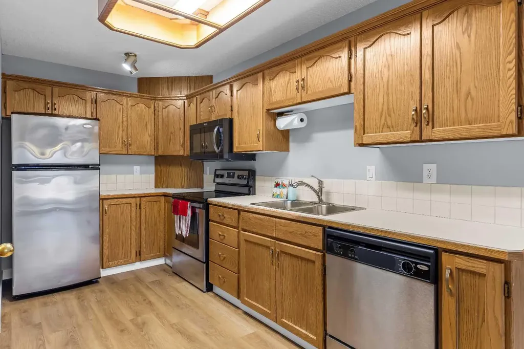 532 First Street Street E Cochrane AB T4C 1C5