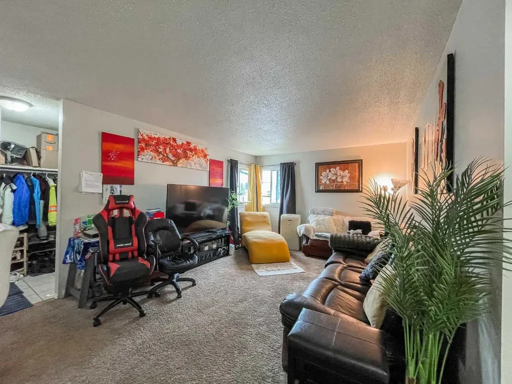26 Moberly Crescent Fort Mcmurray AB T9H 1G9