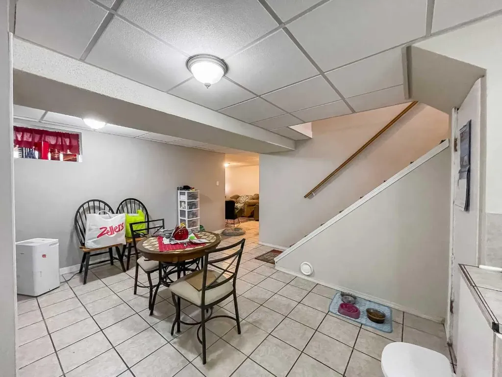 26 Moberly Crescent Fort Mcmurray AB T9H 1G9