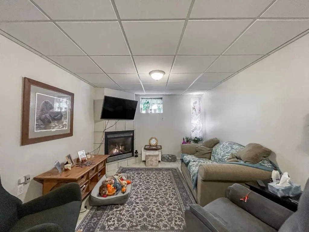 26 Moberly Crescent Fort Mcmurray AB T9H 1G9