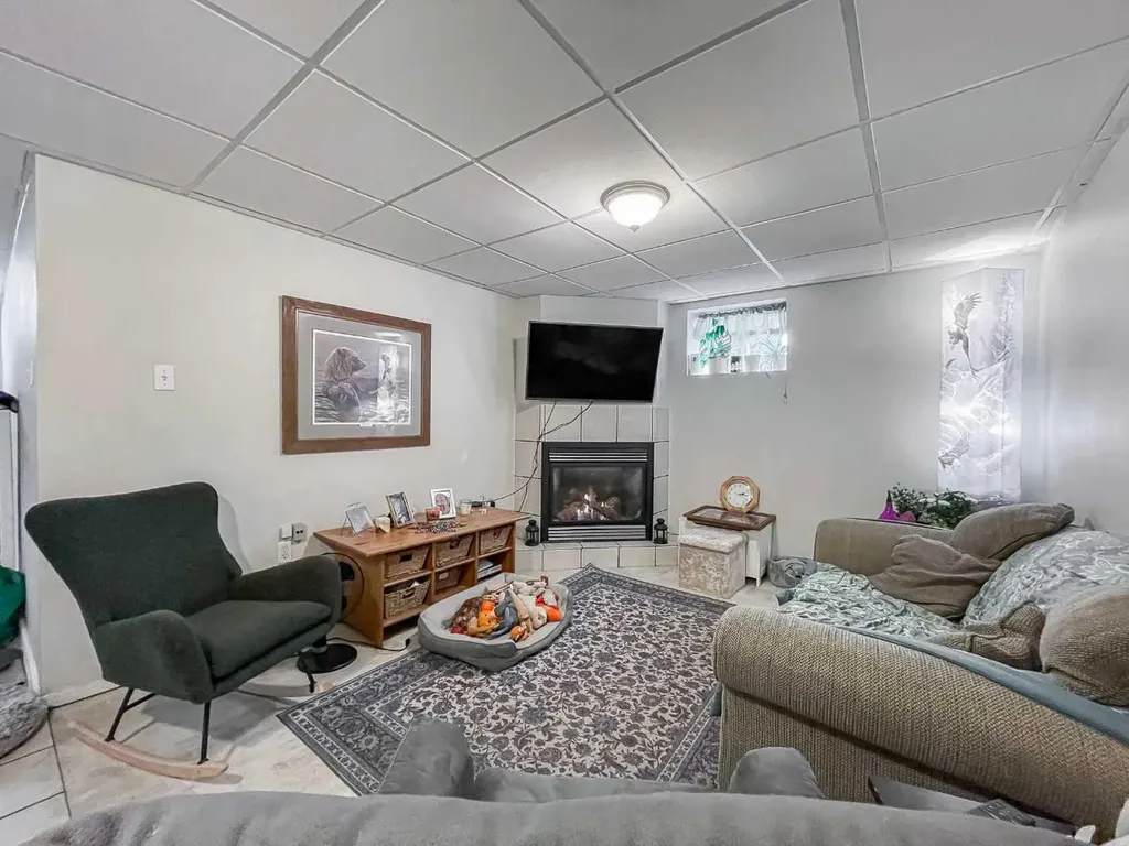 26 Moberly Crescent Fort Mcmurray AB T9H 1G9