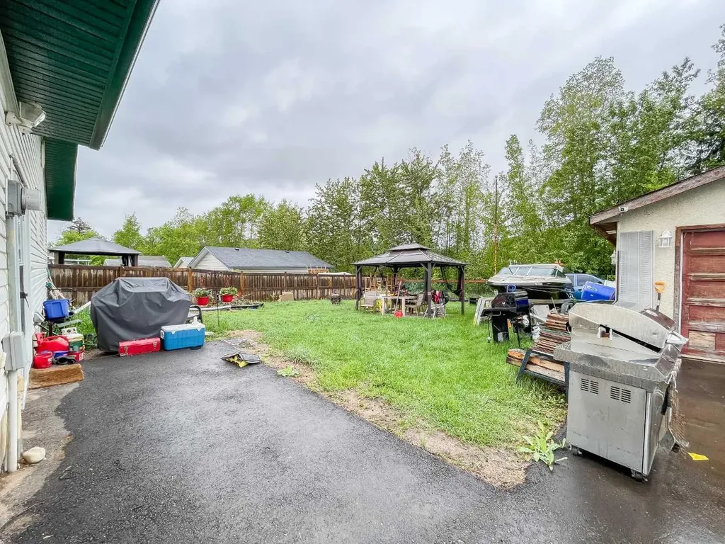 26 Moberly Crescent Fort Mcmurray AB T9H 1G9