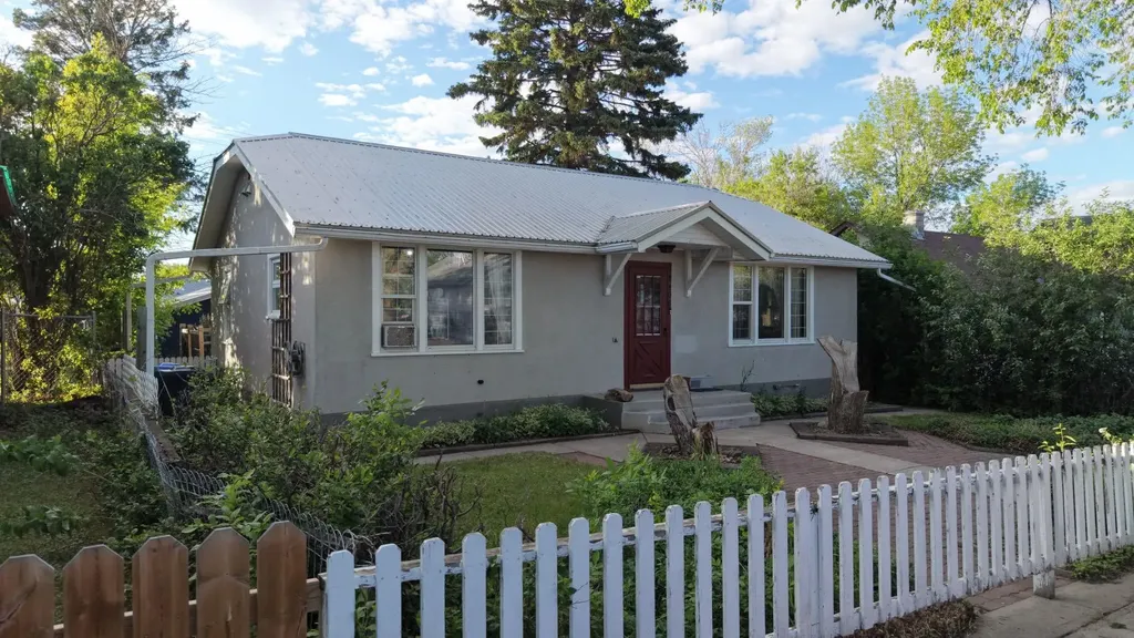 2408 19 Street Nanton AB T0L1R0