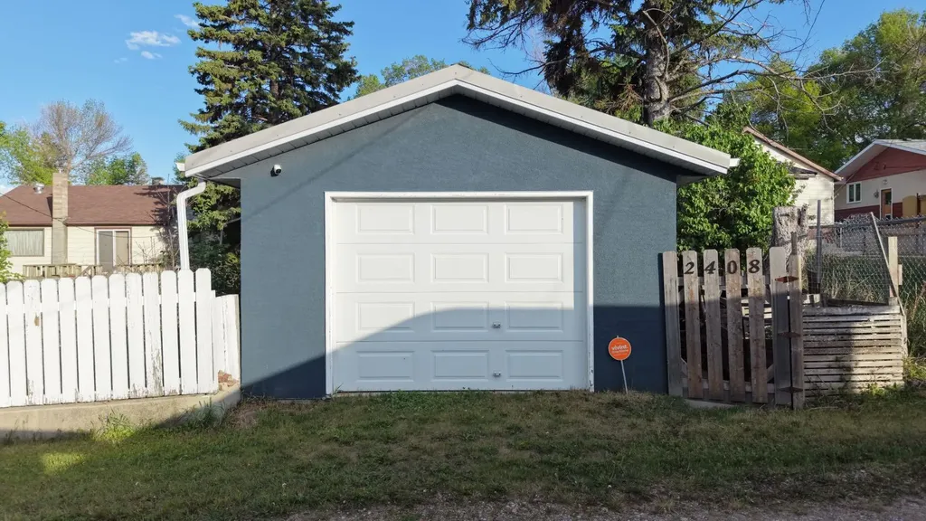 2408 19 Street Nanton AB T0L1R0