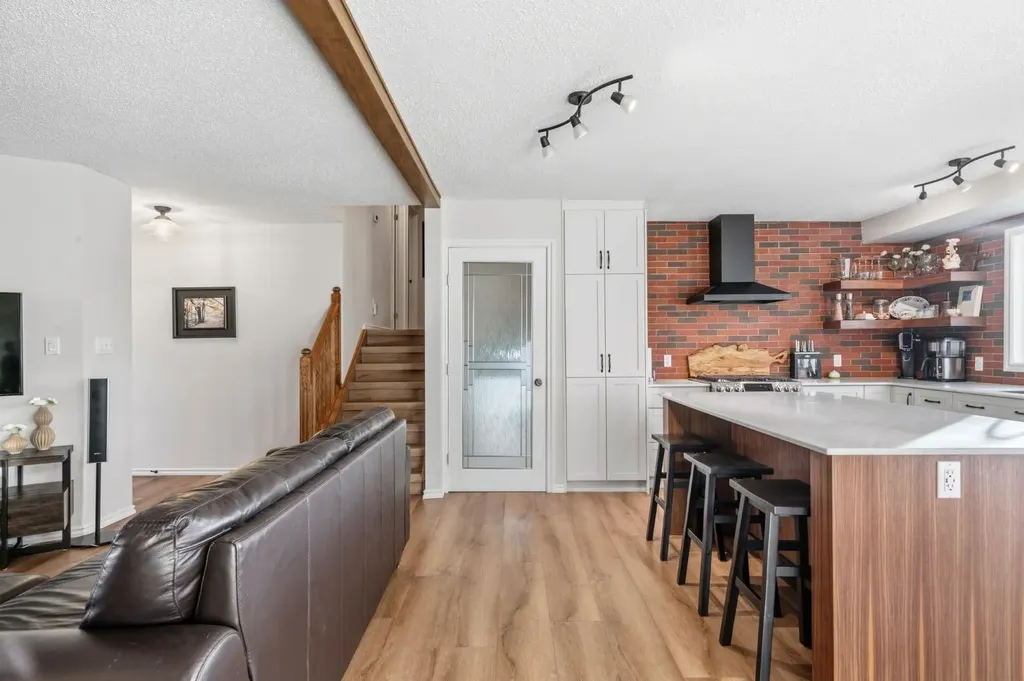 33 Carolina Drive Cochrane AB T4C1C4