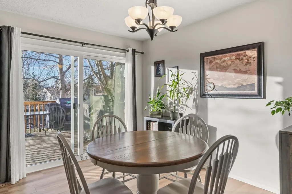 33 Carolina Drive Cochrane AB T4C1C4
