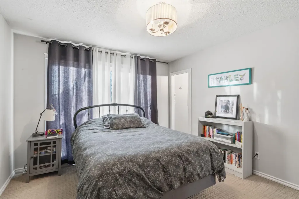 33 Carolina Drive Cochrane AB T4C1C4