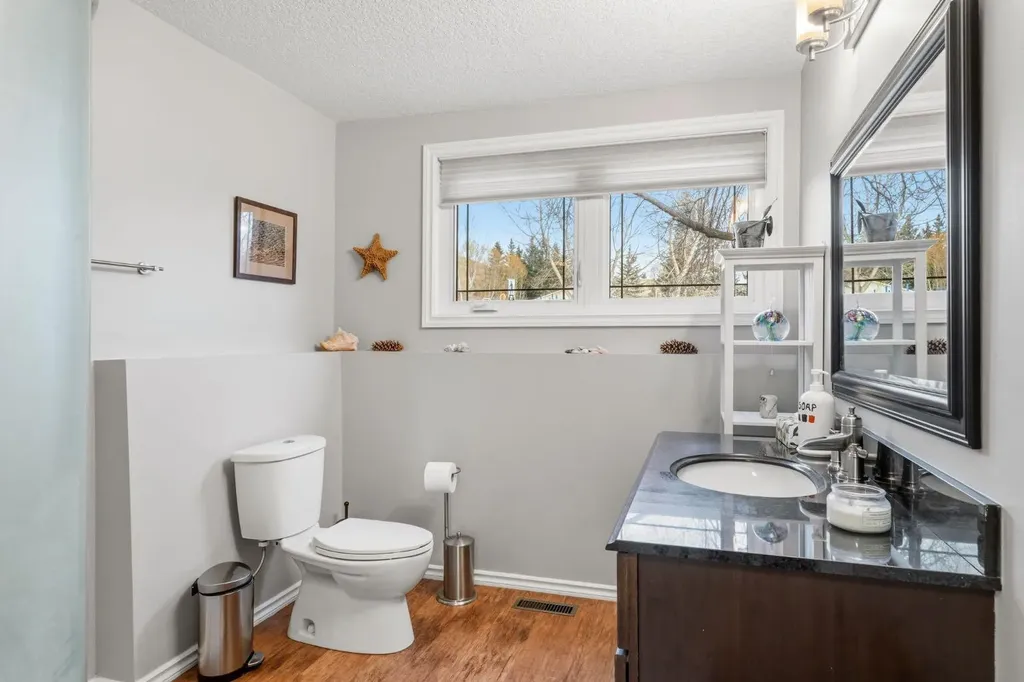 33 Carolina Drive Cochrane AB T4C1C4