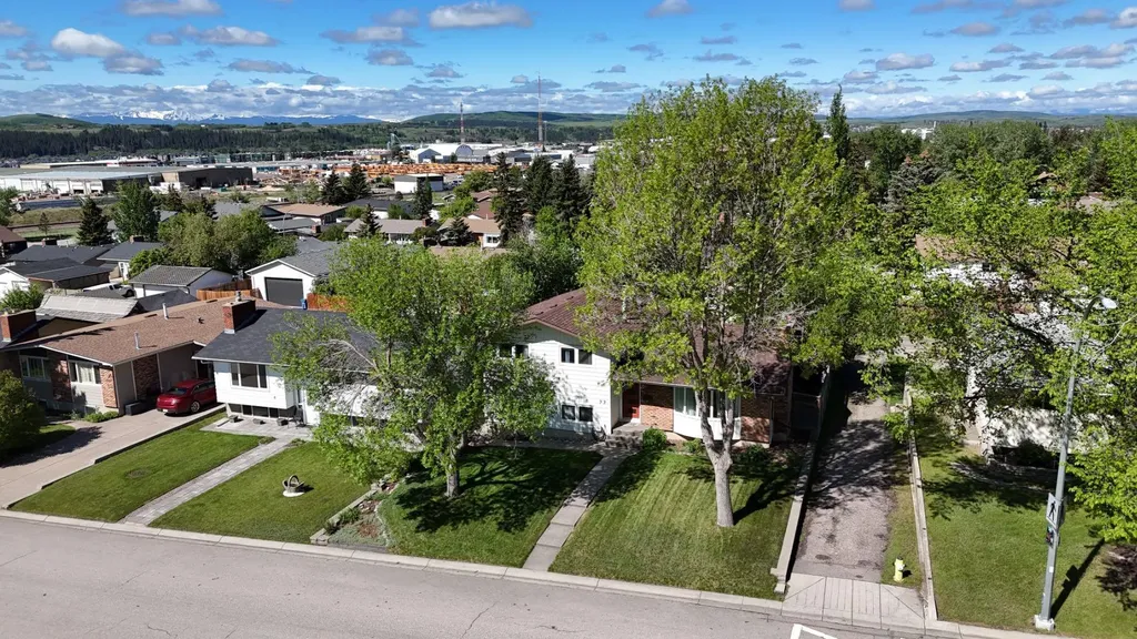 33 Carolina Drive Cochrane AB T4C1C4