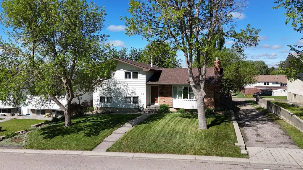 33 Carolina Drive Cochrane AB T4C1C4