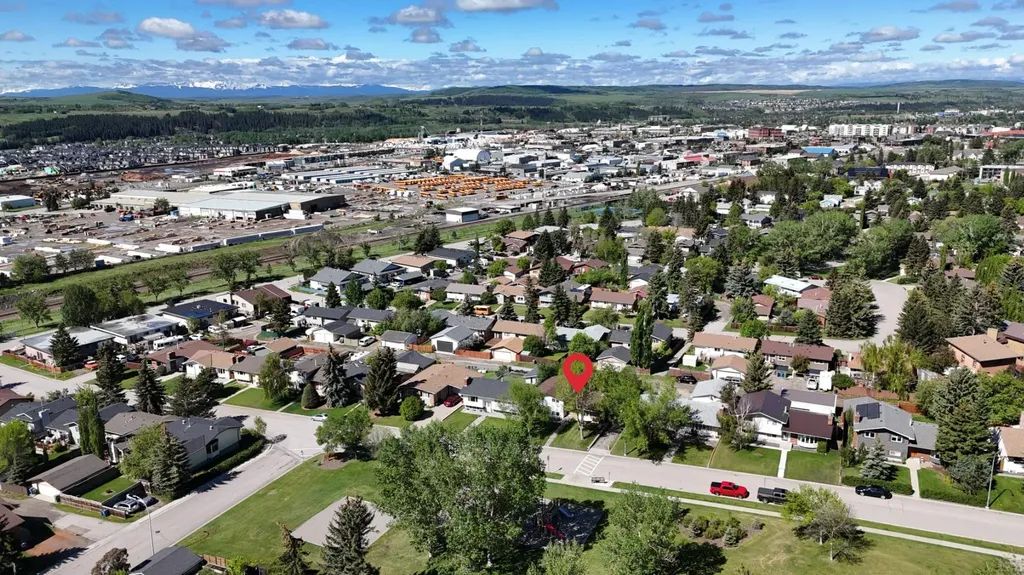 33 Carolina Drive Cochrane AB T4C1C4