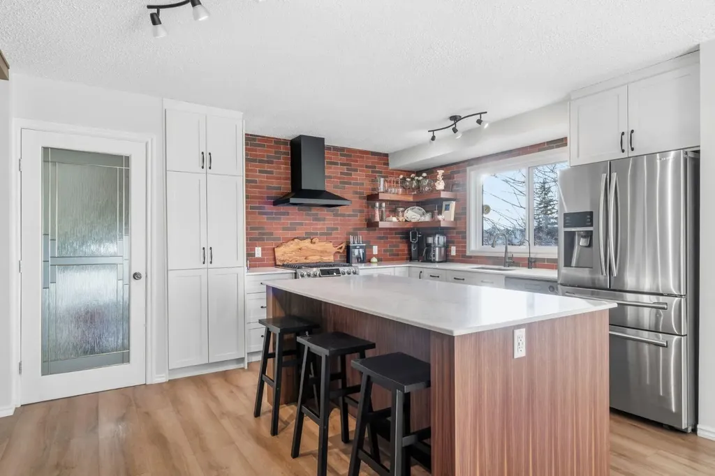 33 Carolina Drive Cochrane AB T4C1C4