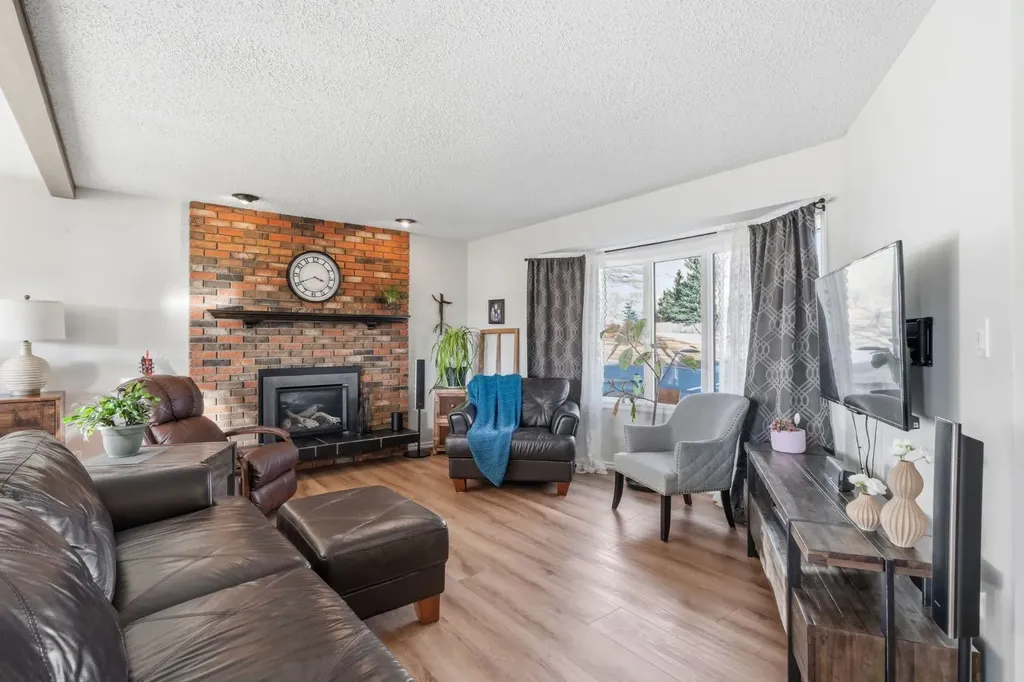 33 Carolina Drive Cochrane AB T4C1C4
