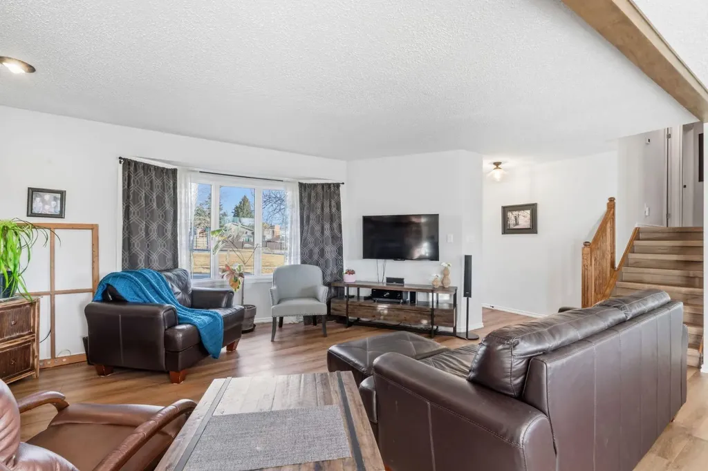 33 Carolina Drive Cochrane AB T4C1C4