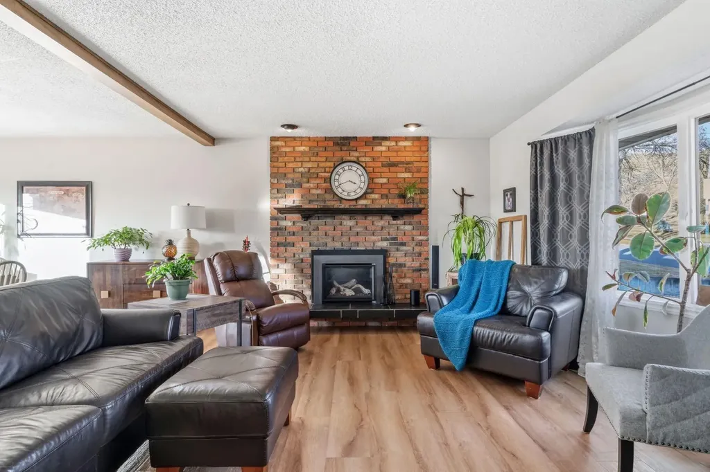 33 Carolina Drive Cochrane AB T4C1C4