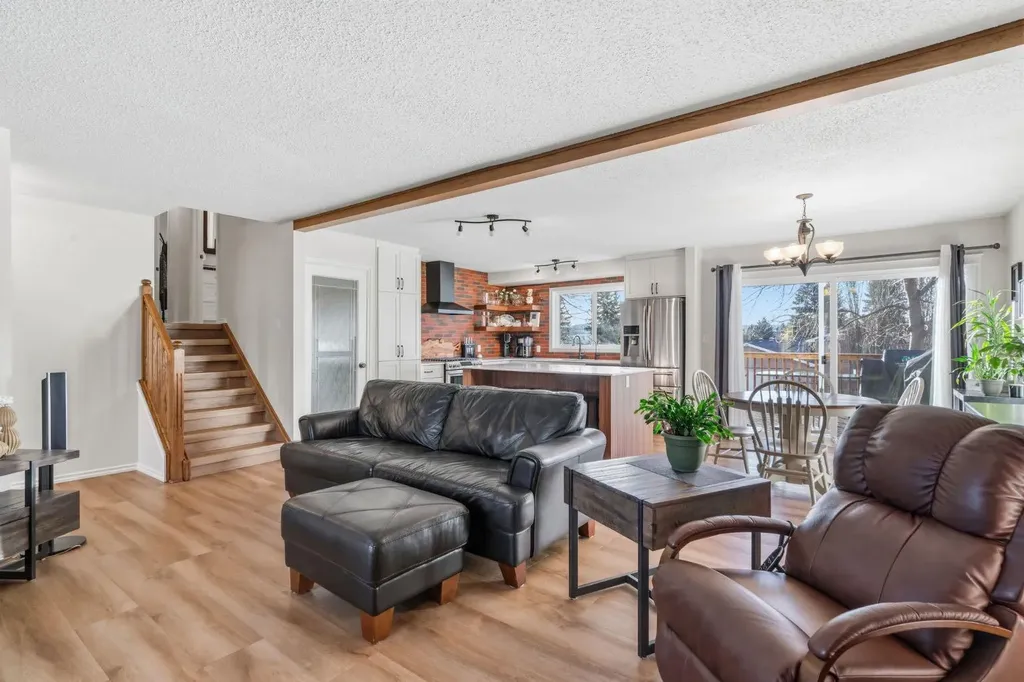 33 Carolina Drive Cochrane AB T4C1C4
