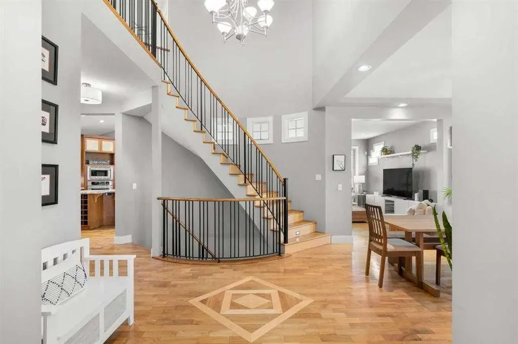 32 Evercreek Bluffs Crescent SW Calgary AB T2Y 4P3