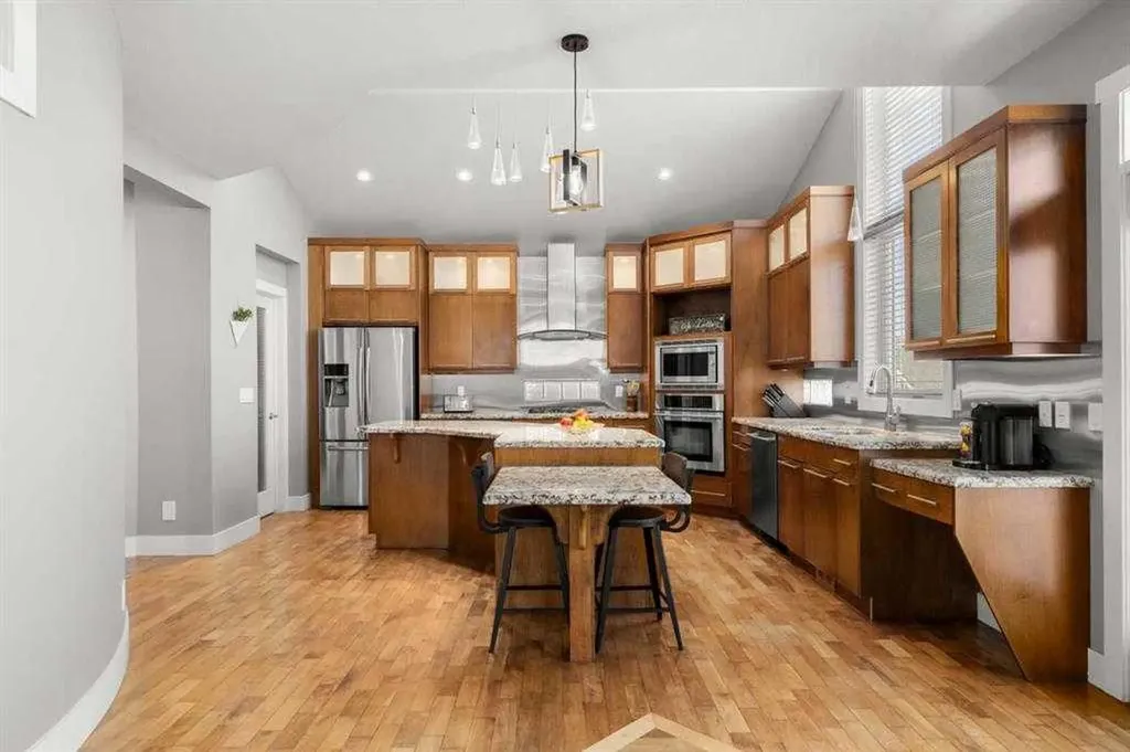 32 Evercreek Bluffs Crescent SW Calgary AB T2Y 4P3