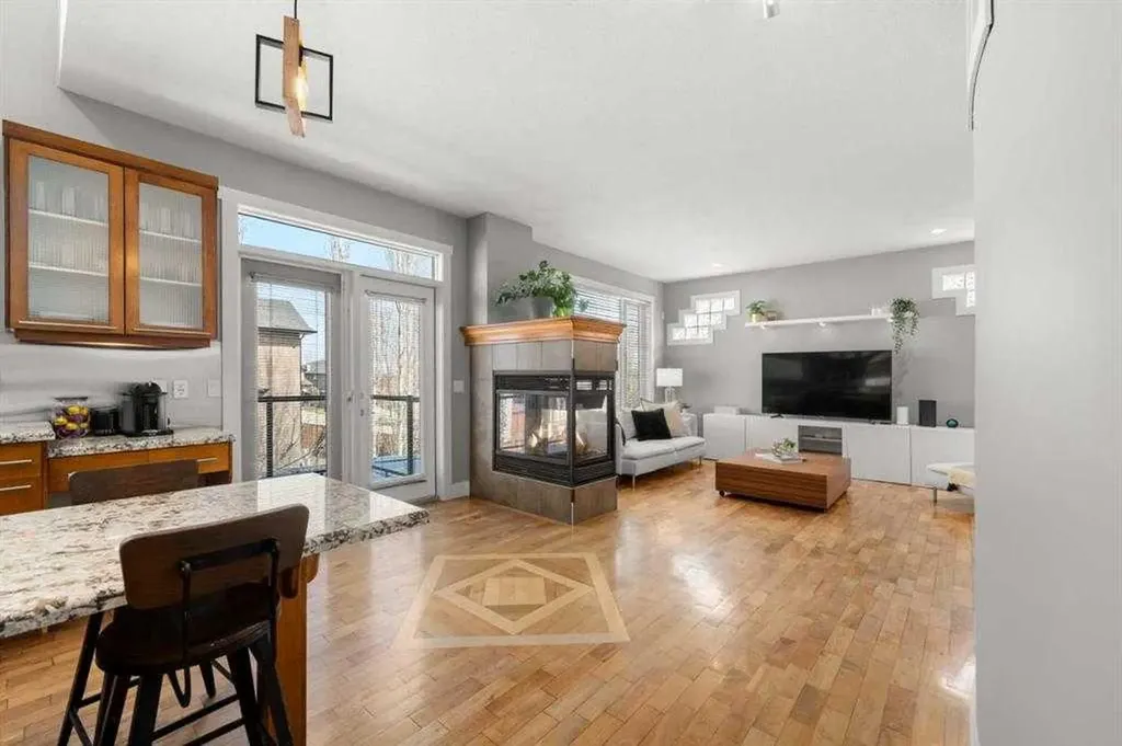 32 Evercreek Bluffs Crescent SW Calgary AB T2Y 4P3