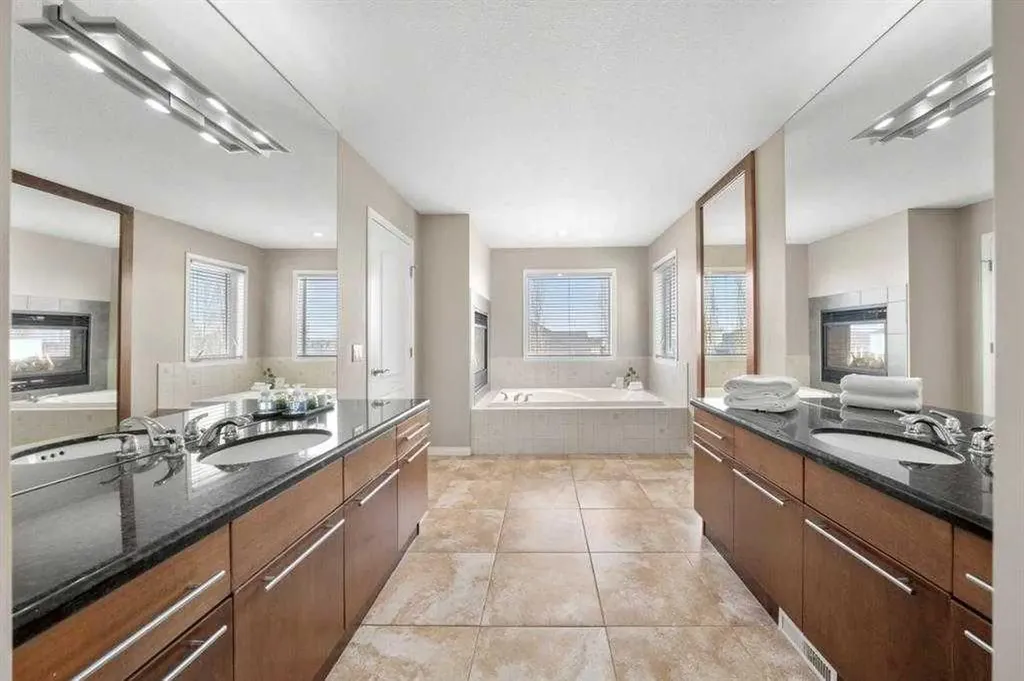 32 Evercreek Bluffs Crescent SW Calgary AB T2Y 4P3