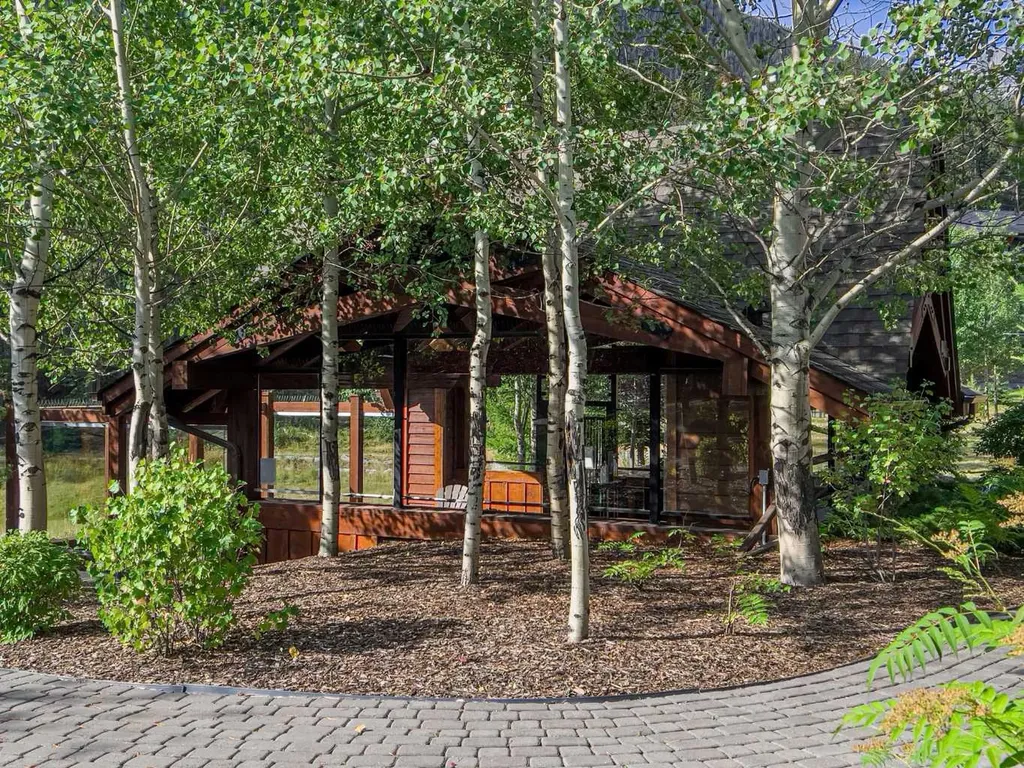 106 Stewart Creek Landing Canmore AB T1W 0G6