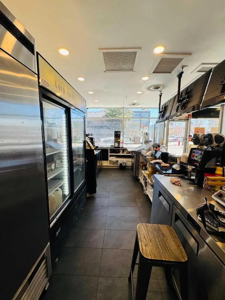105 19 Street NW Calgary AB T2N 2S7