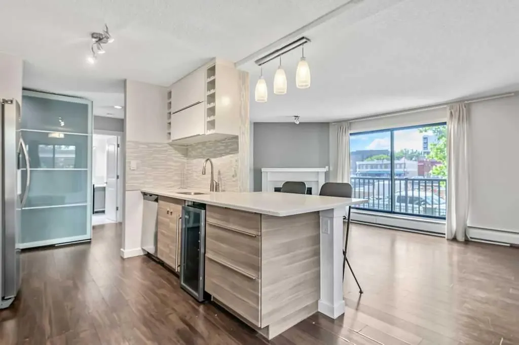1512 16 Avenue SW Calgary AB T3C 0Z8