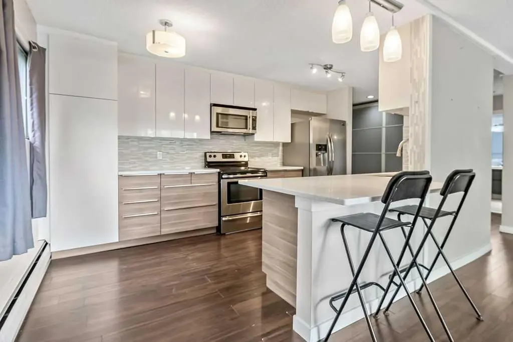 1512 16 Avenue SW Calgary AB T3C 0Z8