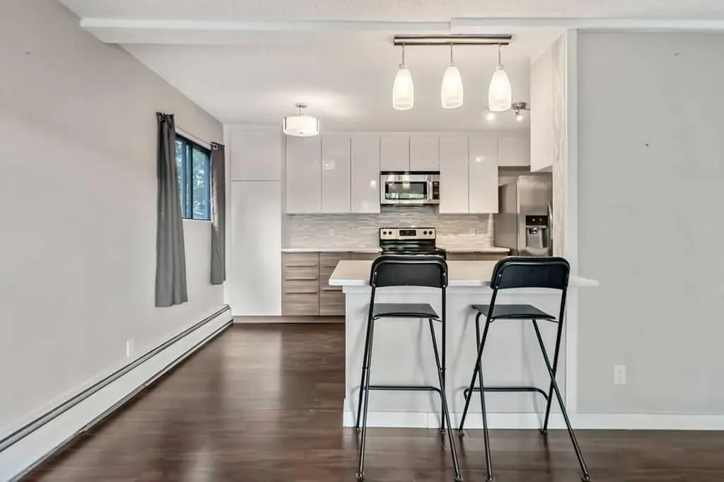 1512 16 Avenue SW Calgary AB T3C 0Z8