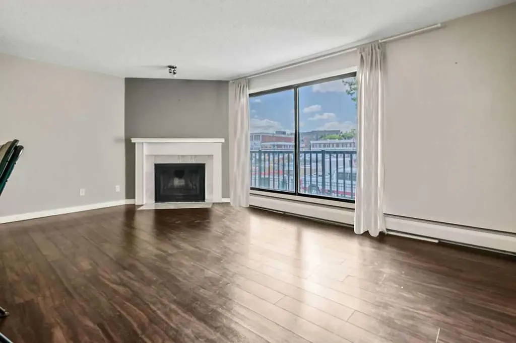1512 16 Avenue SW Calgary AB T3C 0Z8