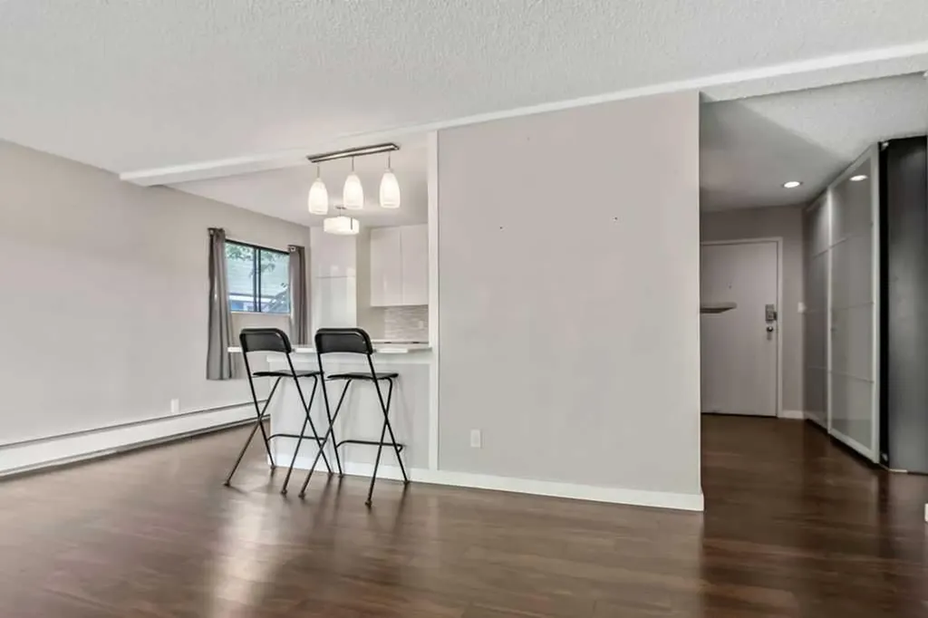 1512 16 Avenue SW Calgary AB T3C 0Z8