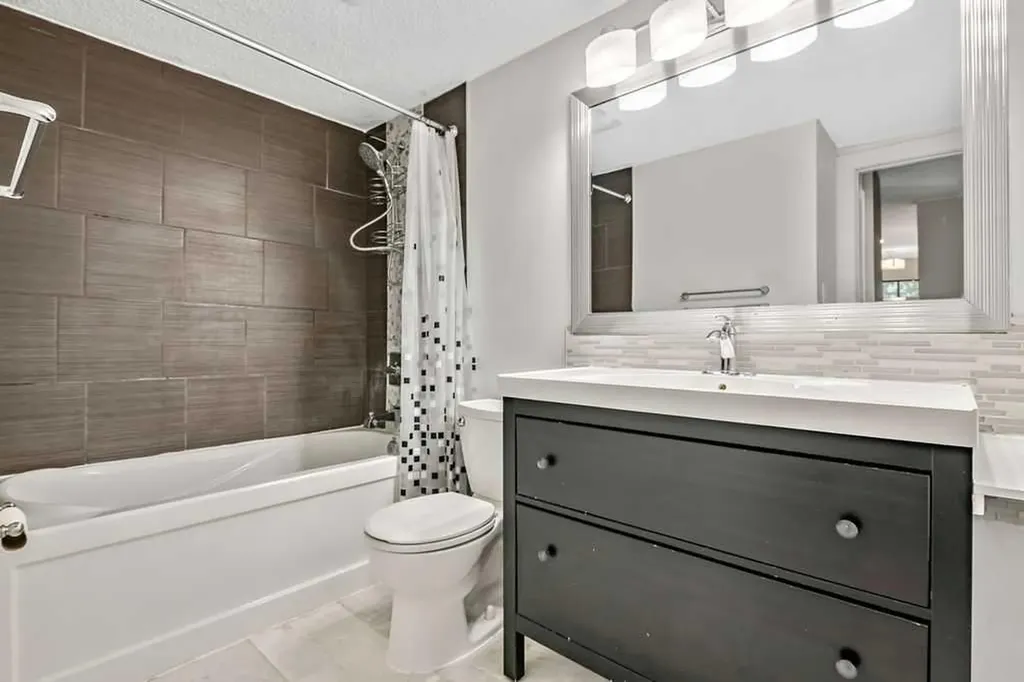 1512 16 Avenue SW Calgary AB T3C 0Z8