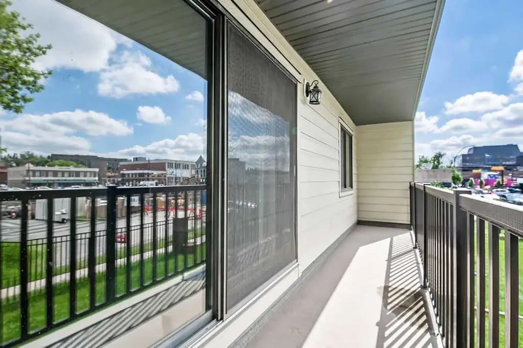 1512 16 Avenue SW Calgary AB T3C 0Z8