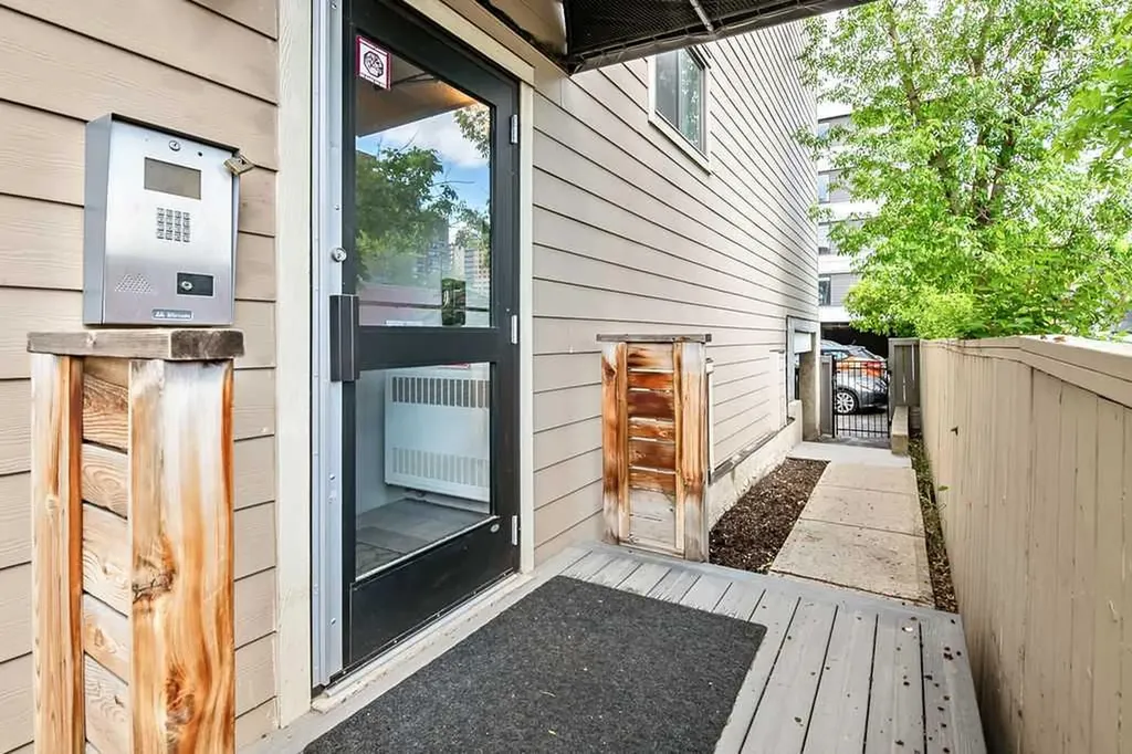 1512 16 Avenue SW Calgary AB T3C 0Z8