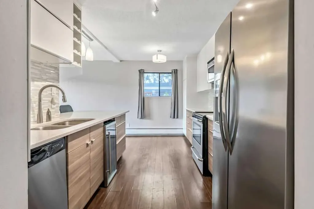 1512 16 Avenue SW Calgary AB T3C 0Z8