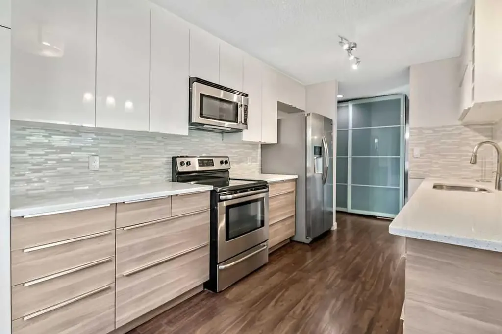 1512 16 Avenue SW Calgary AB T3C 0Z8