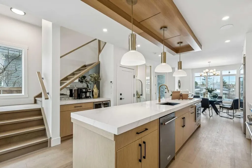 1527 29 Avenue SW Calgary AB T2T 1M4