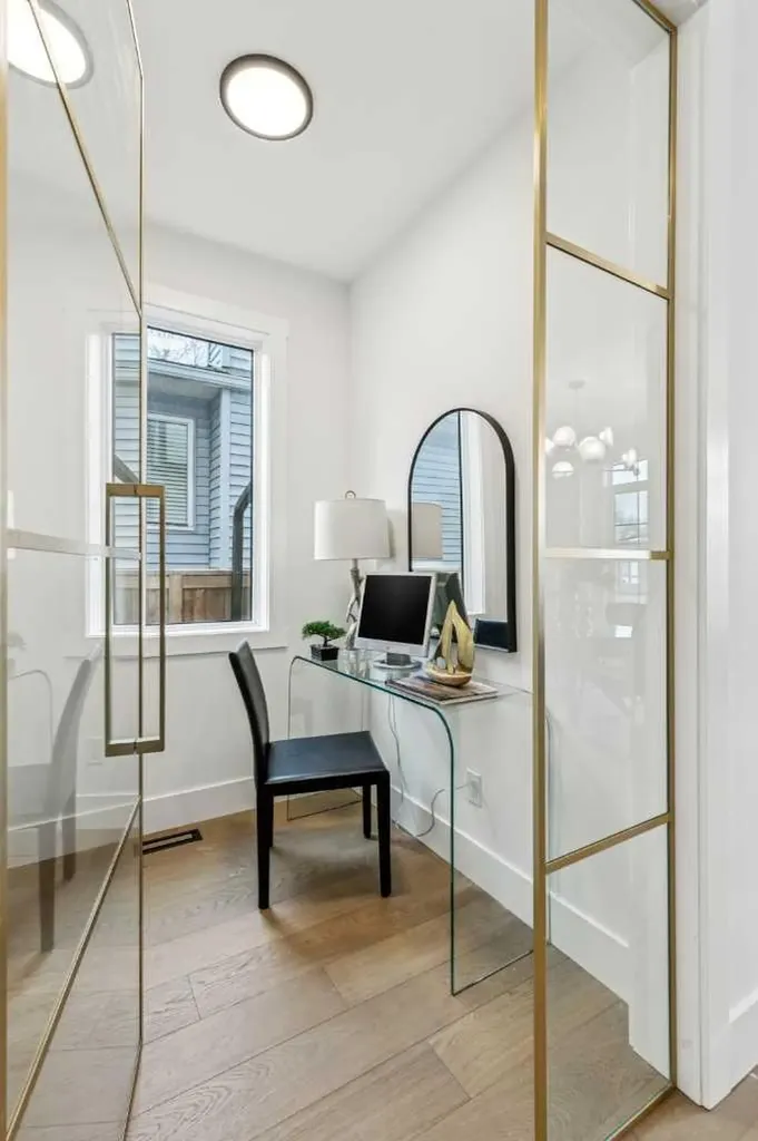 1527 29 Avenue SW Calgary AB T2T 1M4