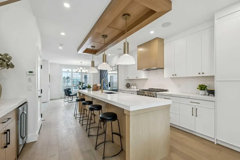 1527 29 Avenue SW Calgary AB T2T 1M4