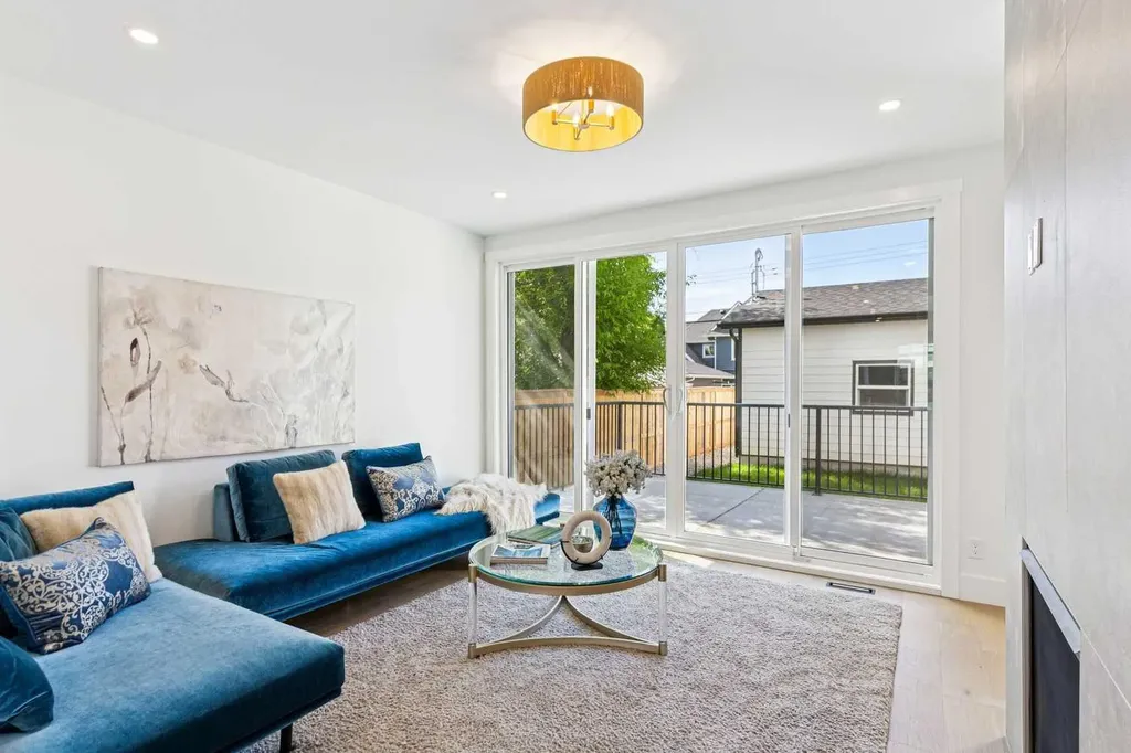 1527 29 Avenue SW Calgary AB T2T 1M4