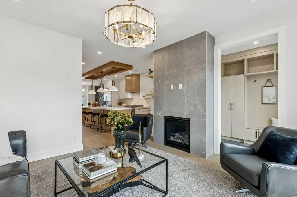 1527 29 Avenue SW Calgary AB T2T 1M4