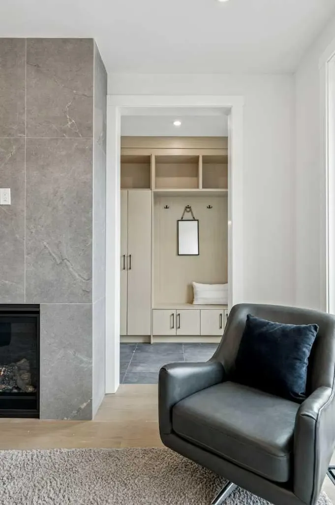 1527 29 Avenue SW Calgary AB T2T 1M4