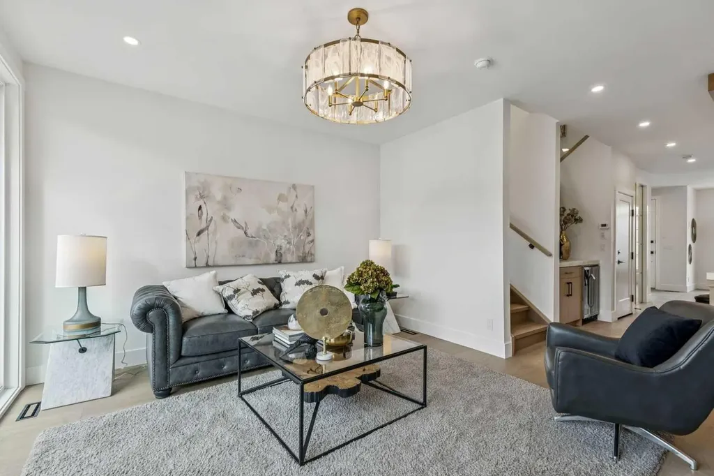 1527 29 Avenue SW Calgary AB T2T 1M4