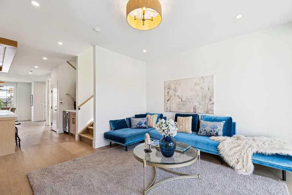 1527 29 Avenue SW Calgary AB T2T 1M4