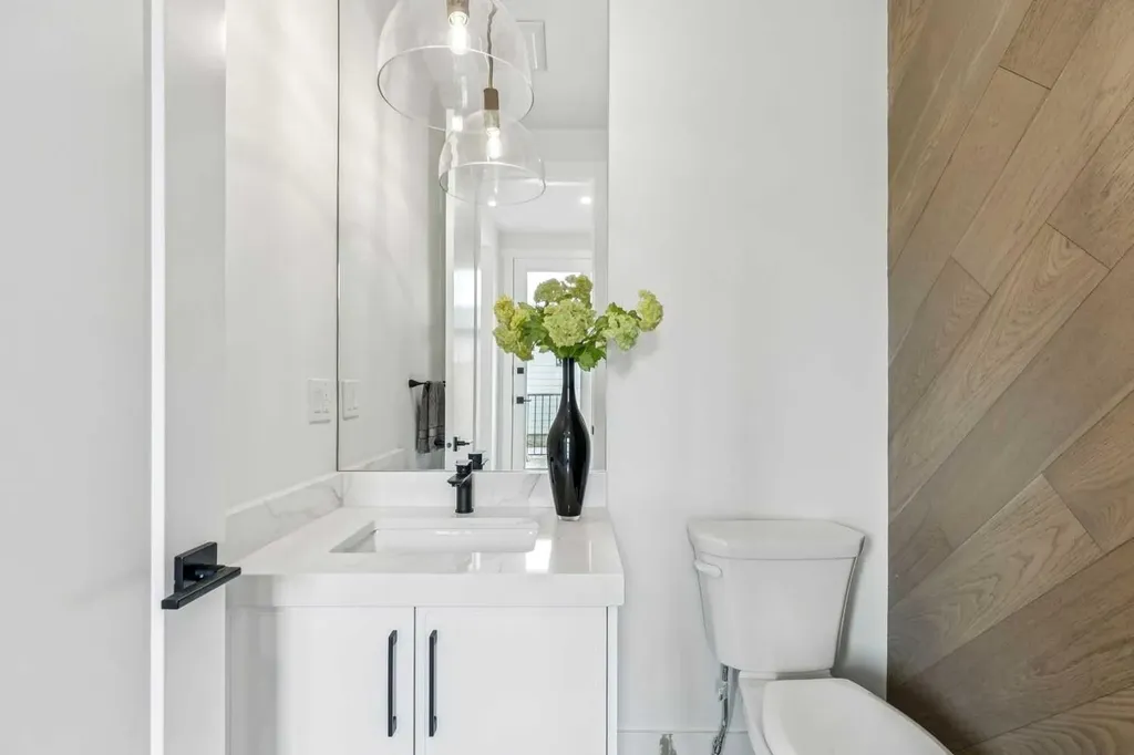 1527 29 Avenue SW Calgary AB T2T 1M4