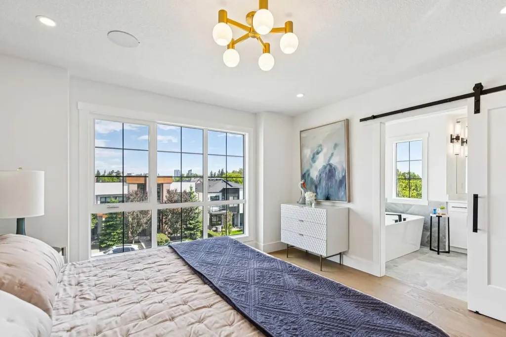 1527 29 Avenue SW Calgary AB T2T 1M4